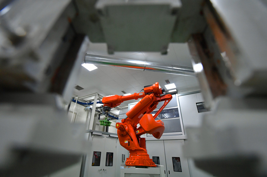 国内首个燃机智慧制造基地高温透平叶片精铸数字化产线。刘岗供图