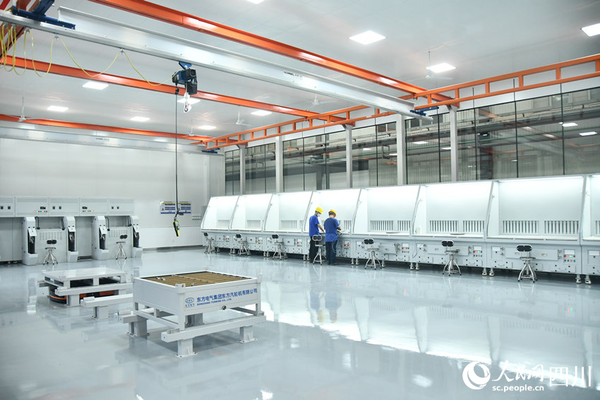 国内首个燃机智慧制造基地高温透平叶片精铸数字化产线。人民网 赵祖乐摄